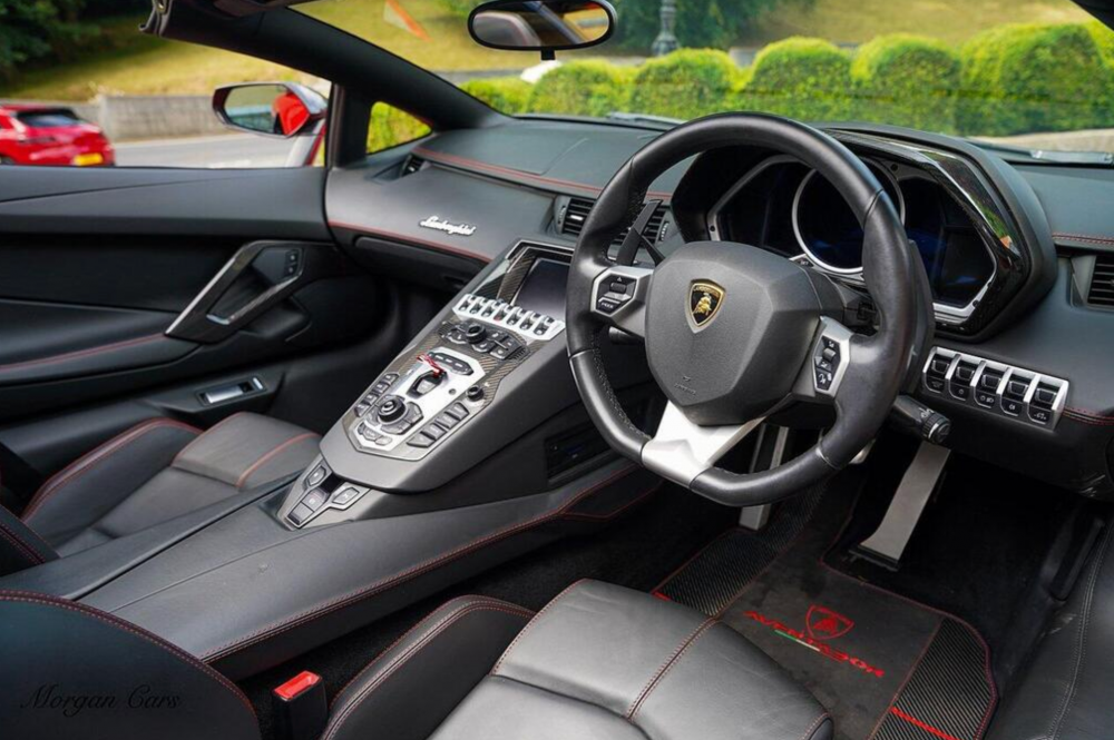 Full carbon fibre body kit fitted 