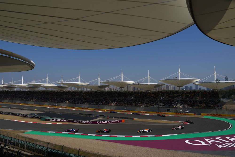 Hamilton battles Russell in early laps