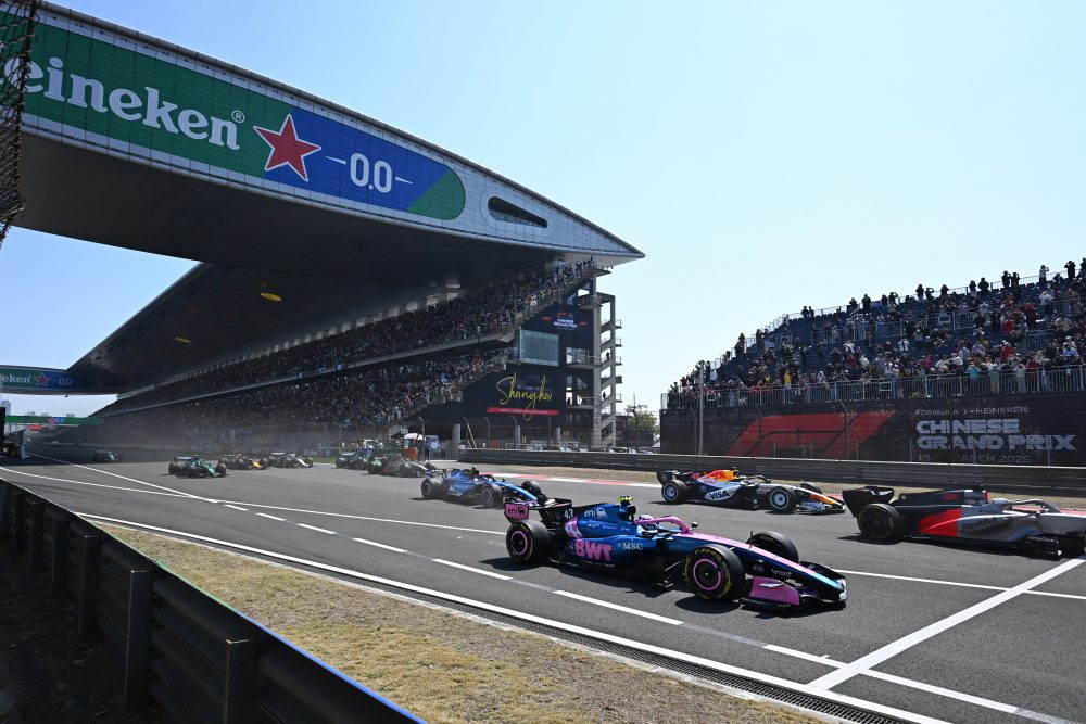 Safety car period interrupts Shanghai sprint