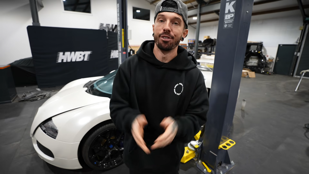 Dubai-market Veyron identified on arrival