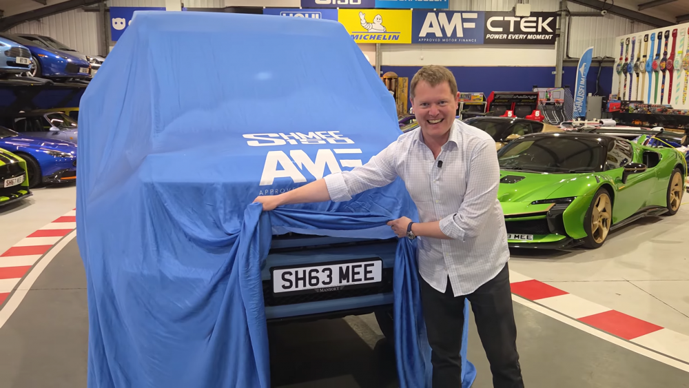 Carbon arches widen body stance (Picture: Shmee150)