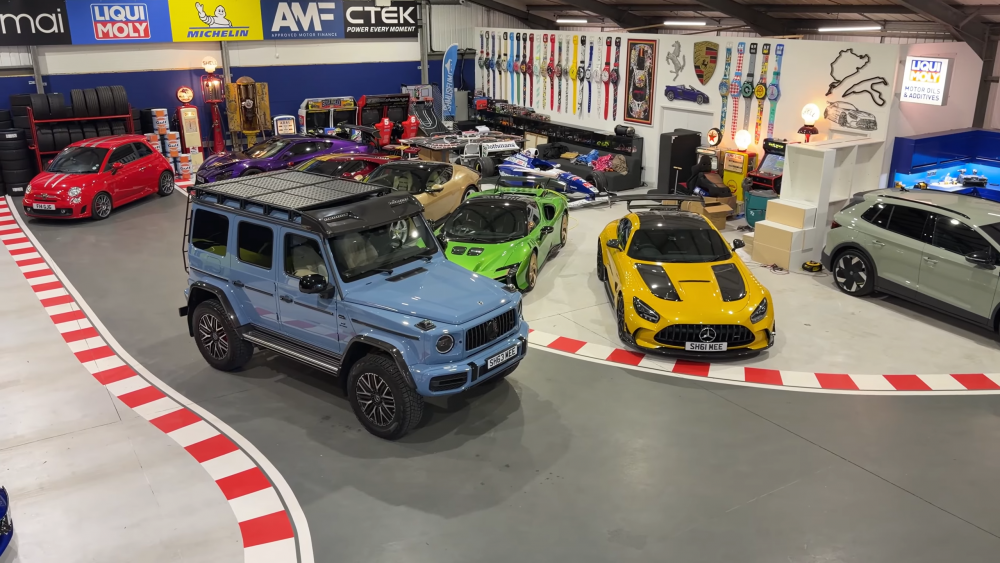 Adventure roof rack fitted above (Picture: Shmee150)